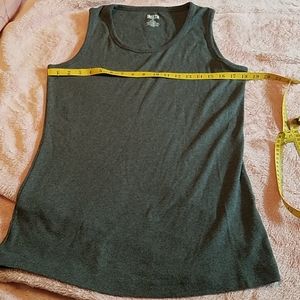 Duluth tank. Sz medium. Gray